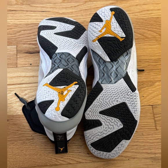 Air Jordan 37 Oreos - Picture 7 of 8